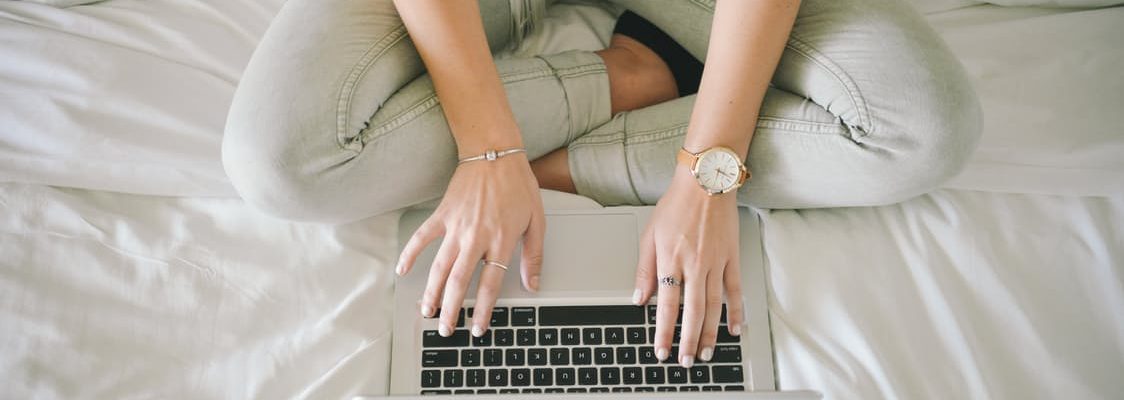 fashion-legs-notebook-working